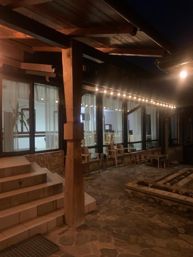Отель No Comment Rustic Куртя-де-Арджеш Экстерьер фото
