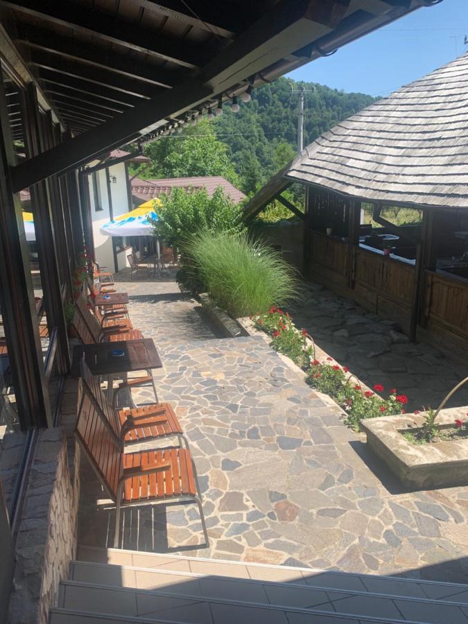 Отель No Comment Rustic Куртя-де-Арджеш Экстерьер фото